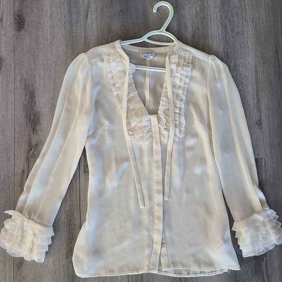 BEBE Ruffle top - Picture 2 of 6